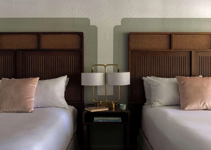 Resort The Scott & 4*