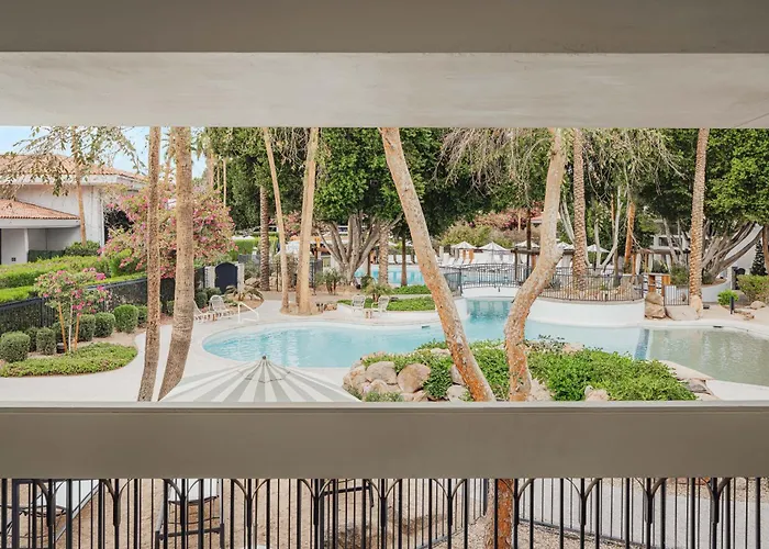 Resort The Scott & 4*